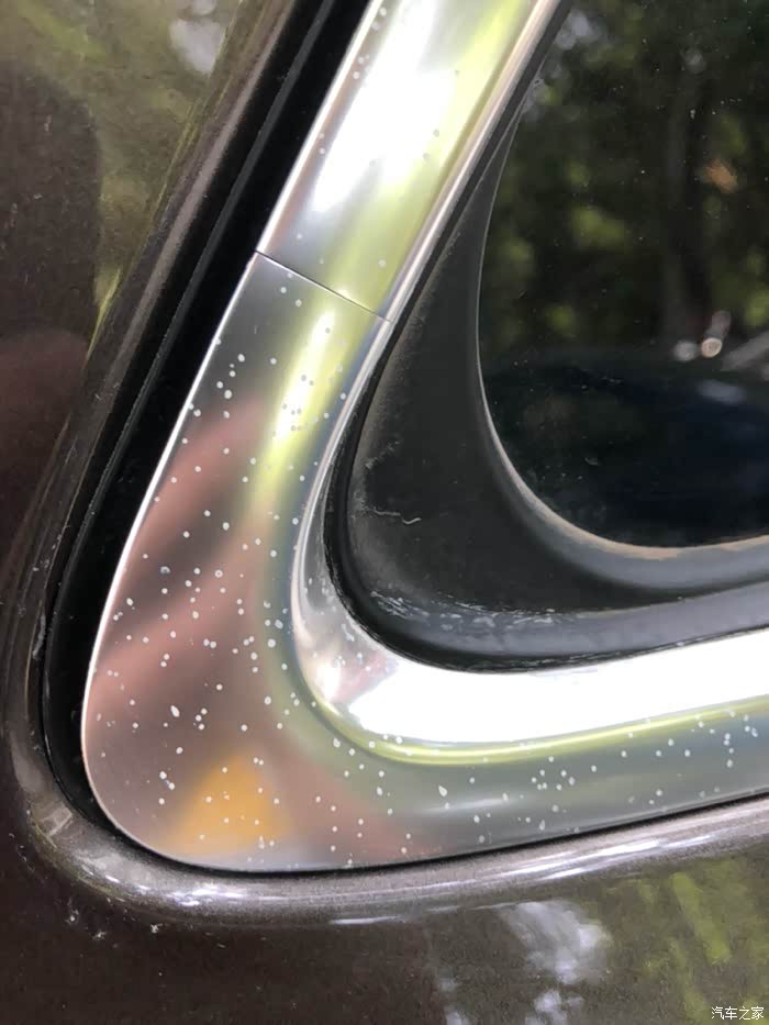 请问汽车镀铬门框出现一些小斑点怎么都弄不掉望大神指点
