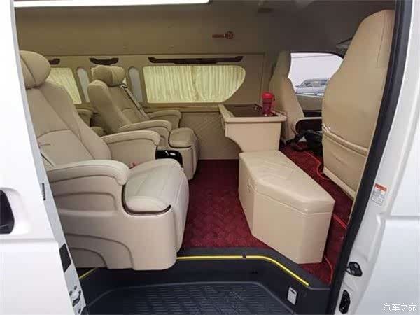 丰田海狮商务车改装房车合正硬朗气质彰显独特身份地位