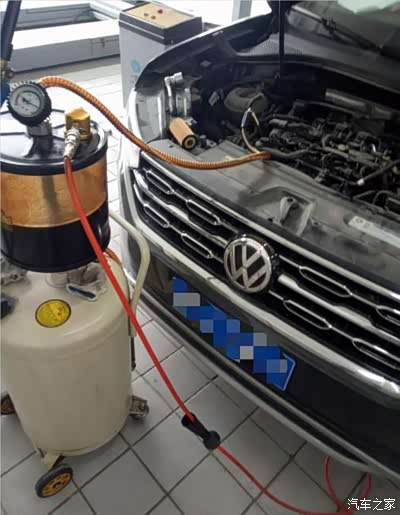 师傅已经开始抽机油