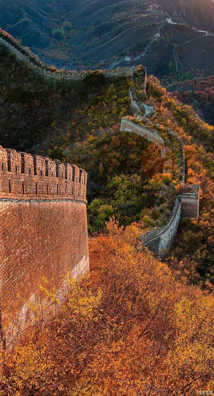 秋天的长城别有一番景致非常好看