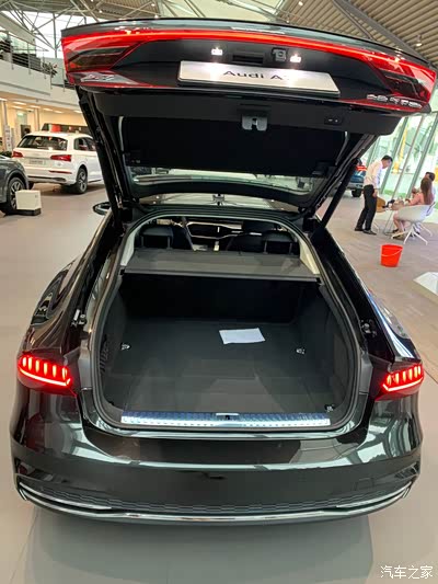 2020款奥迪a7 中高配性价比和配置来看值得买吗?