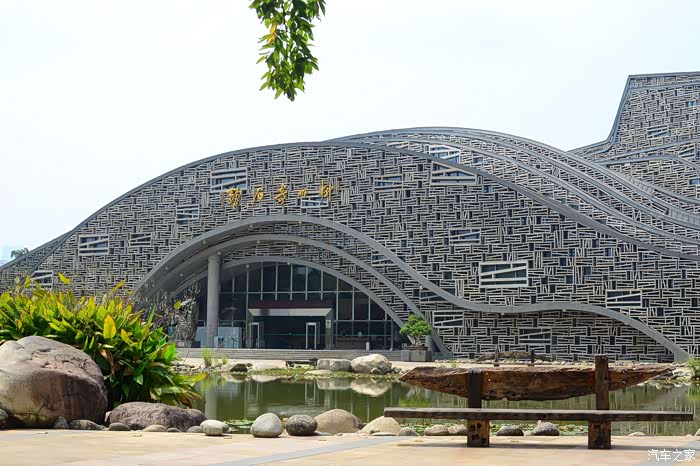 烈阳高照柳州鹿山公园秀美大自然