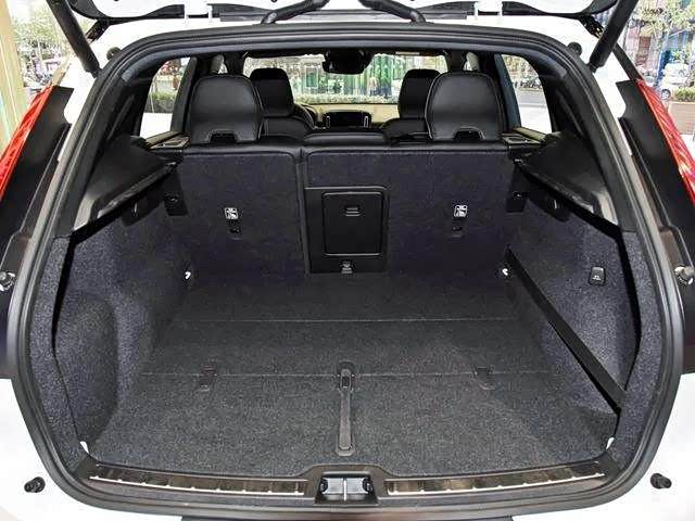 沃尔沃xc40后备箱够大野餐带东西无压力