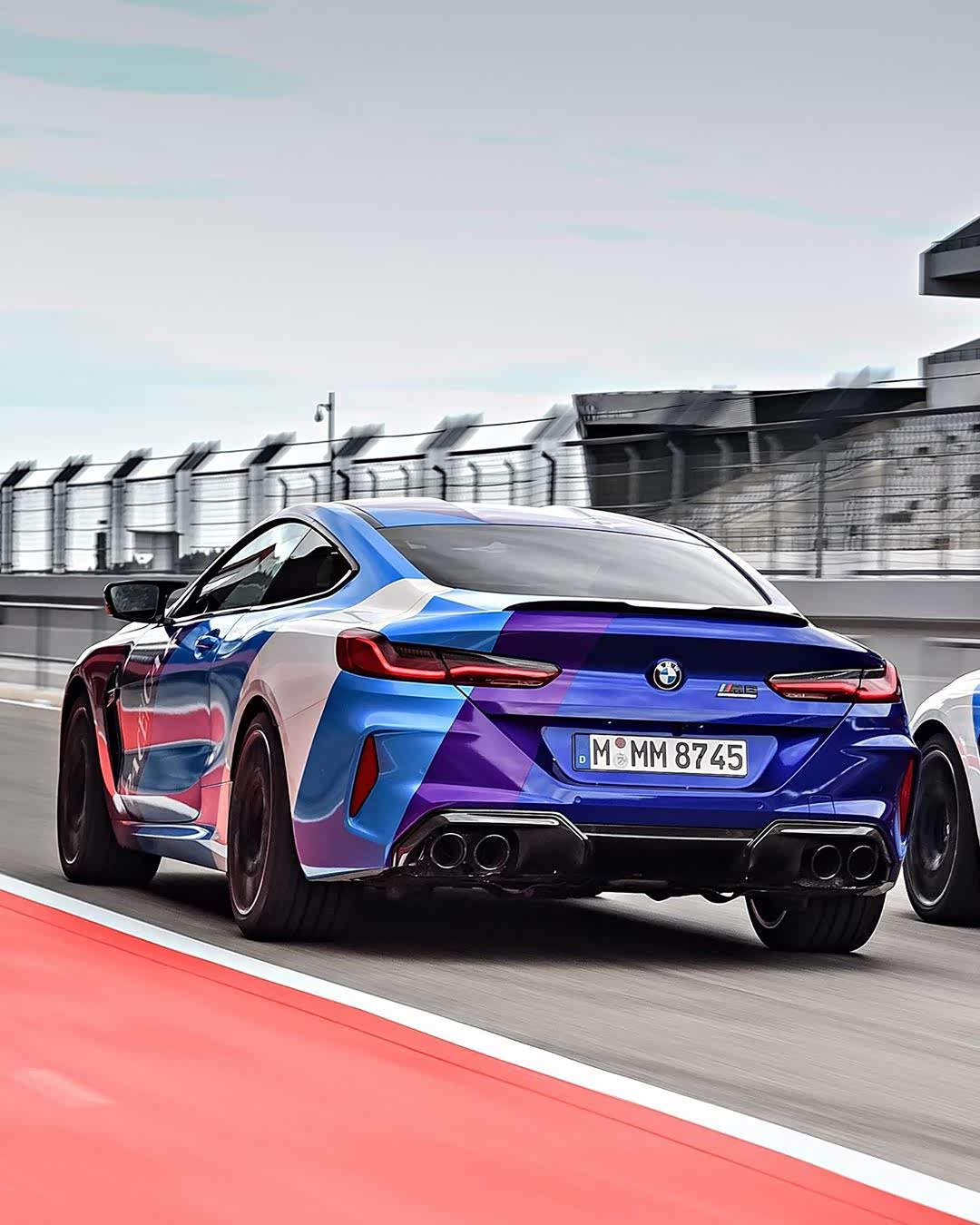 宝马m8艺术涂装