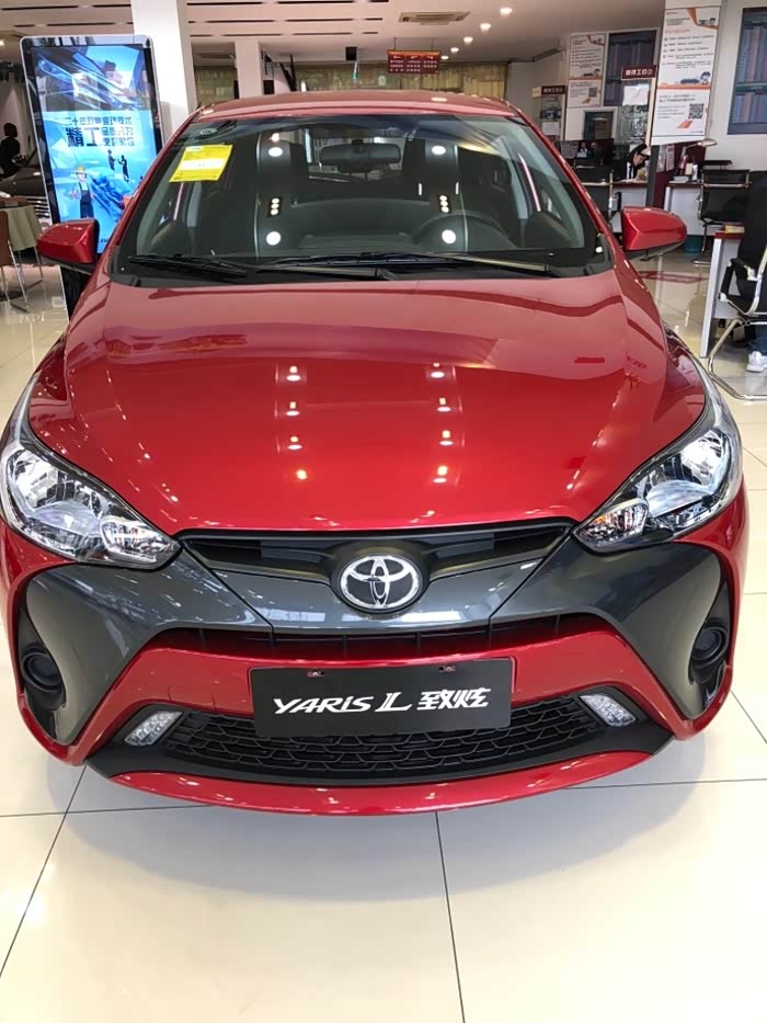 红色时尚大两厢车致炫照片分享