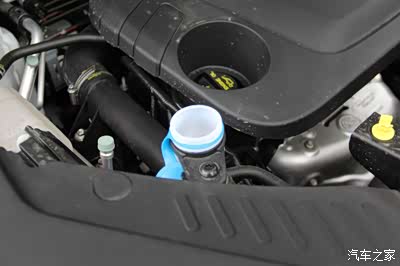 玻璃水的加注口