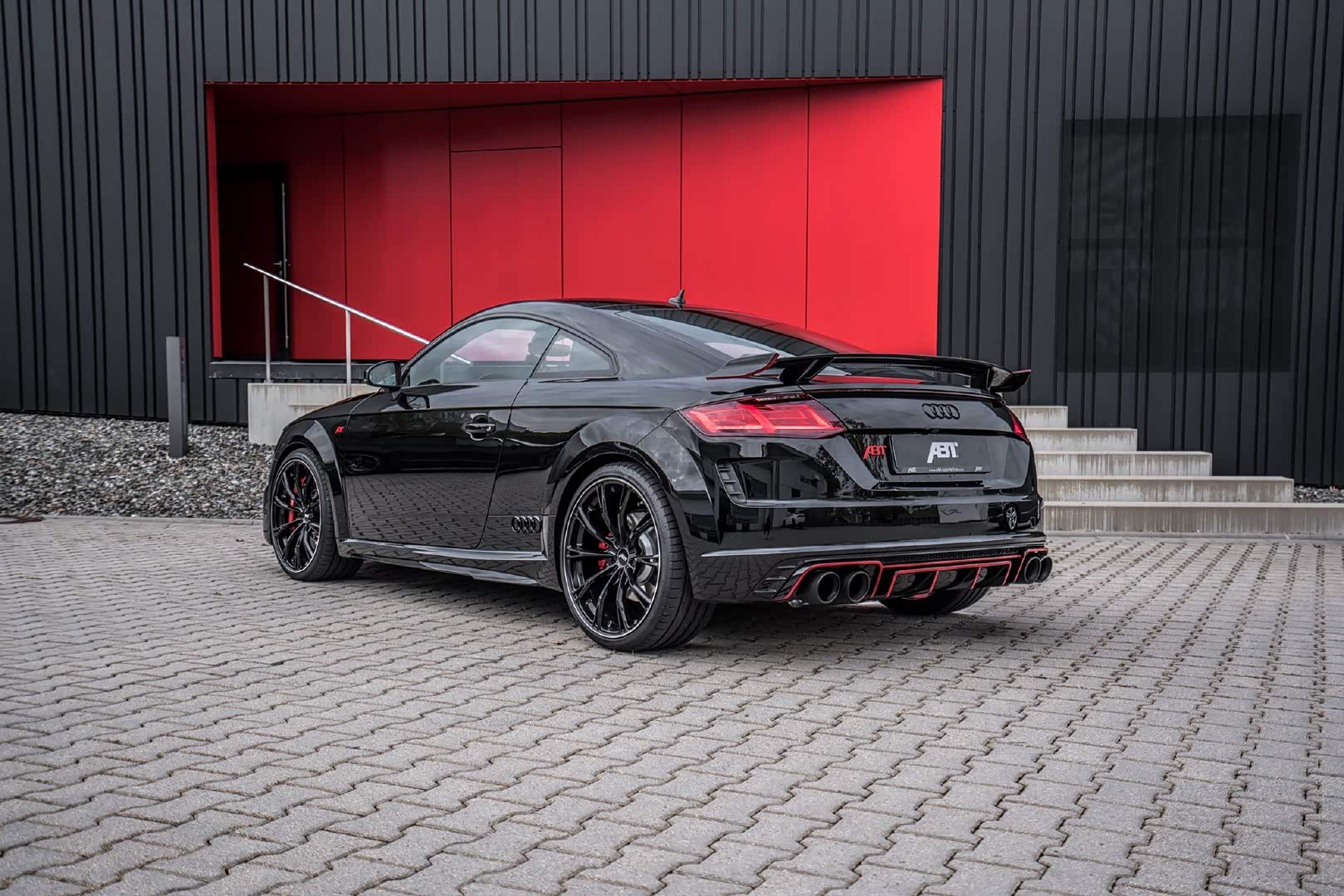 abt改装470马力的奥迪ttrs四出排气和尾翼很帅