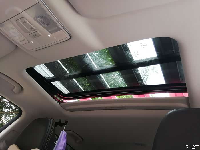 虽然不是全景天窗但是35plus普通天窗还是很好用