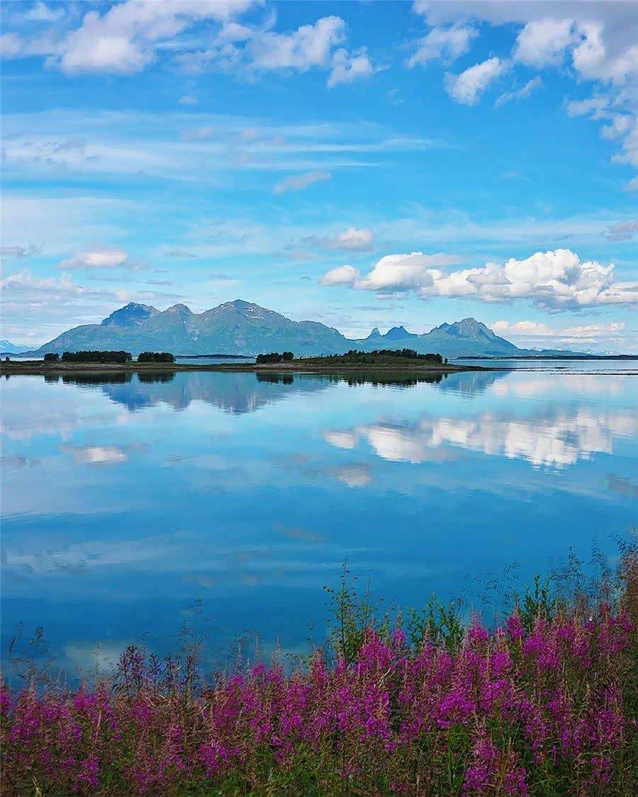 好天气带来好心情!特别是清净明朗的天空!