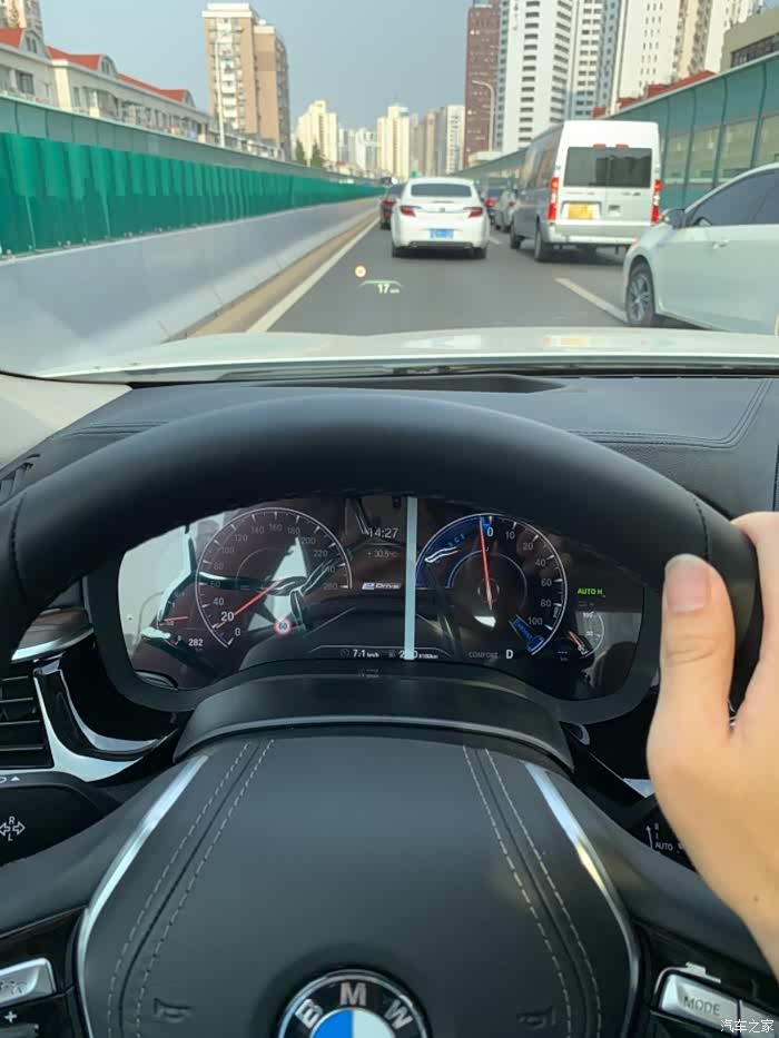 架上跑跑,抬头显示让我感觉到些科技感