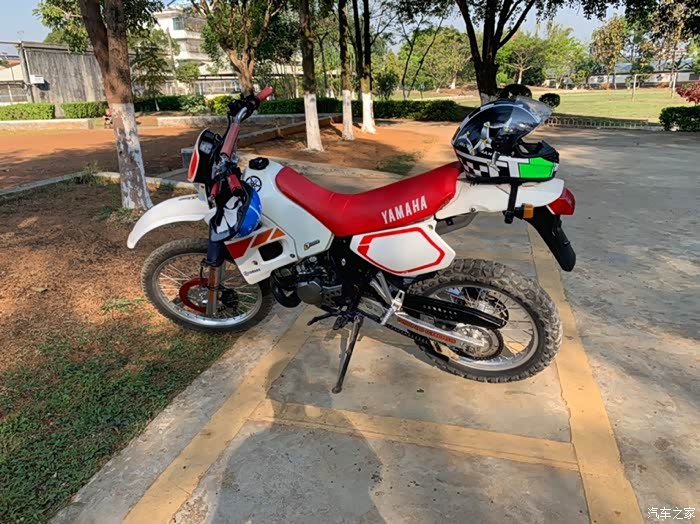 经典收藏雅马哈dt200二冲程摩托