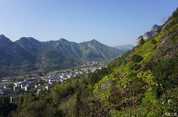 望见山下的村庄,不知是埭头村还是李大屋村.