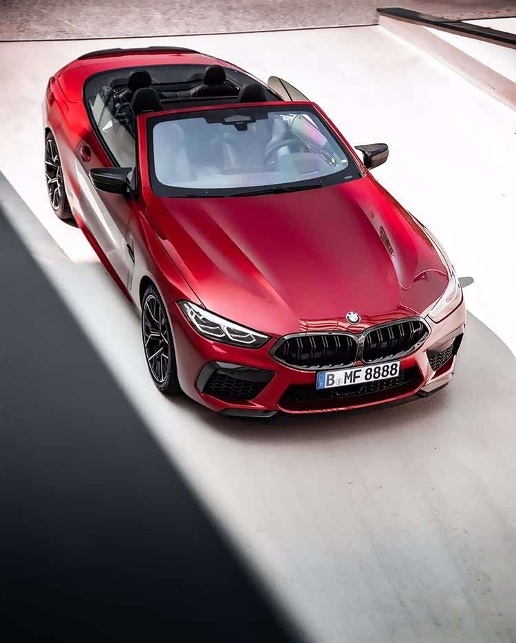 大红色的宝马m8,致命的诱惑