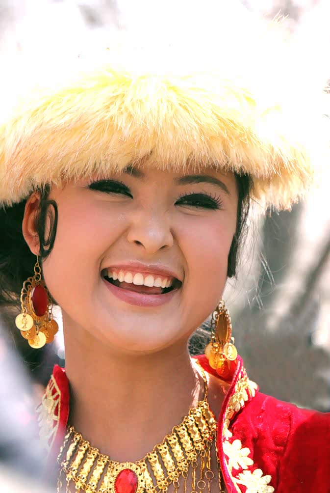 美丽的少数民族风情,美丽的民族妹子,甜美的笑容.明艳动人.