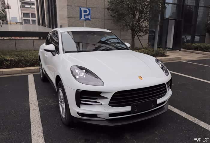 2019款macan交个新车作业白色石榴红真皮56p