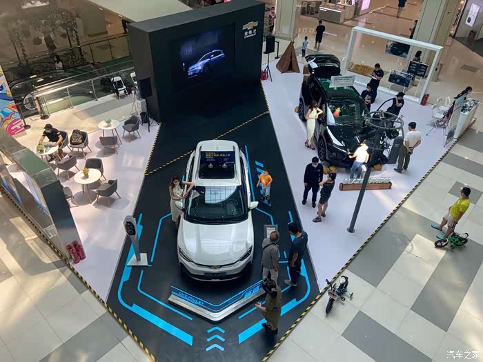 【图】头一次逛商场能看见这么大的车展(总)_开拓者论坛_汽车之家论坛