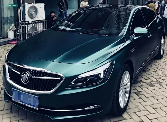 别克大君越电光祖母绿