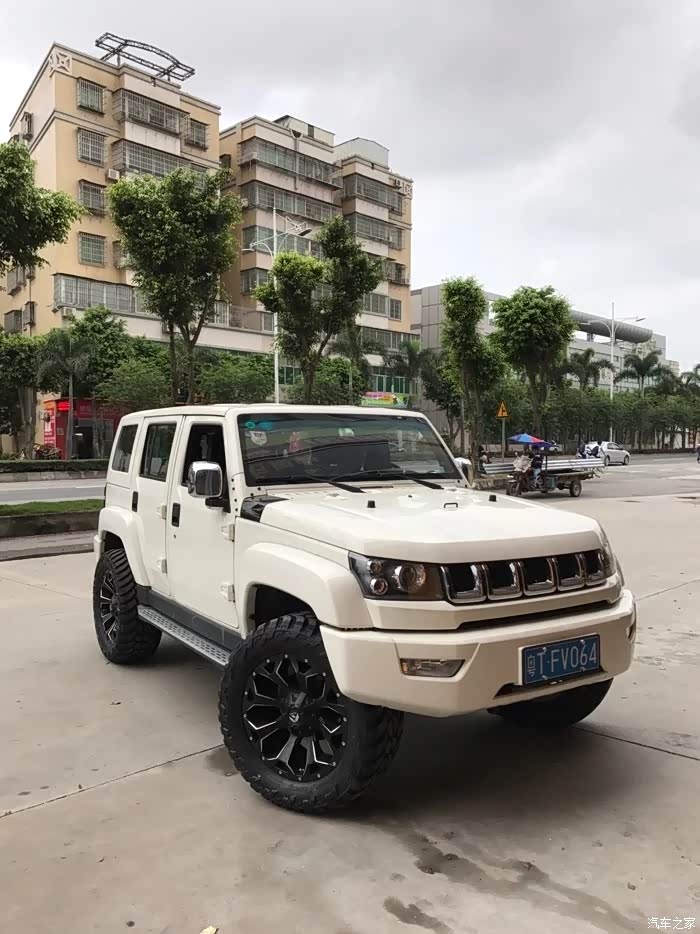 请问bj40的轮胎可以改装轮胎可以改成大一级的吗
