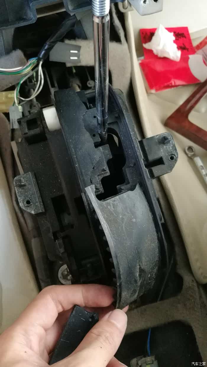 【图】自己动手更换挂档防尘盖_花冠论坛_汽车之家论坛