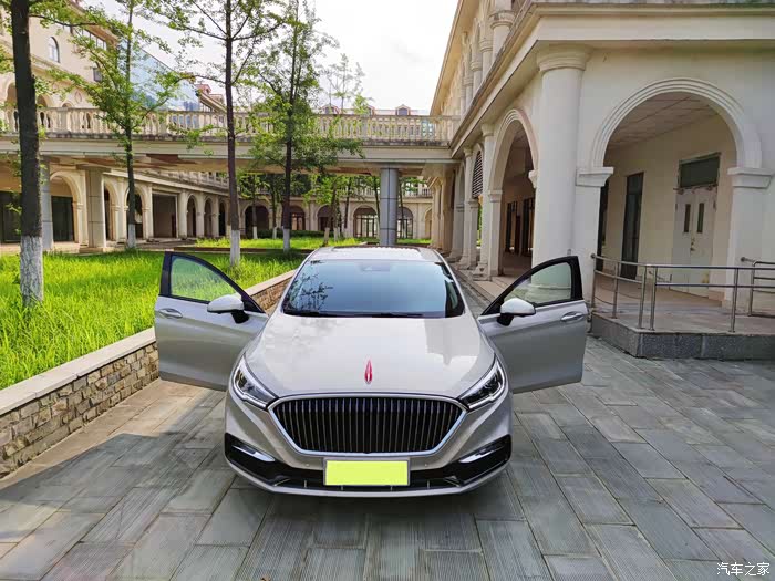 雅致小楼房看铂金红旗h5的霸道