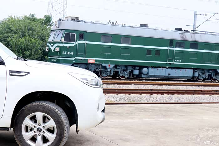 唯美的邂逅,h9于绿皮火车头同框上镜!