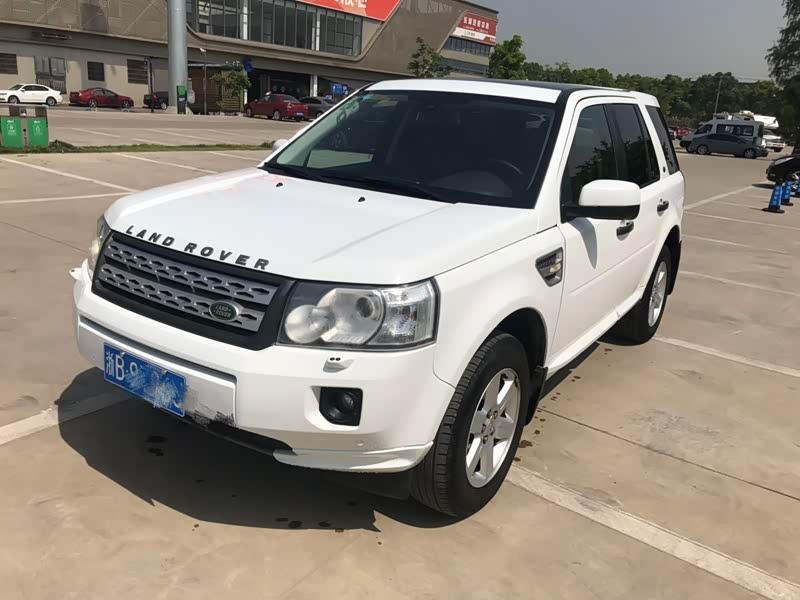 路虎神行者2柴油版的他,动力更加强劲,一路平川.