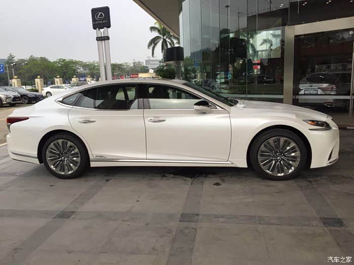 ls雷克萨斯行政版大家觉得白色好看吗