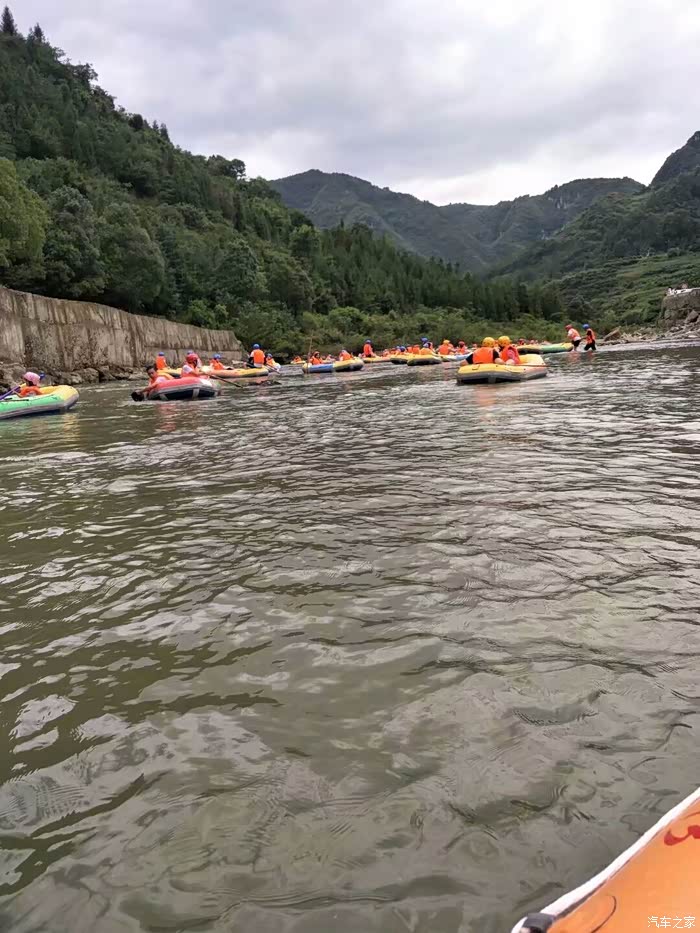 入秋前来一次激情漂流南江大峡谷
