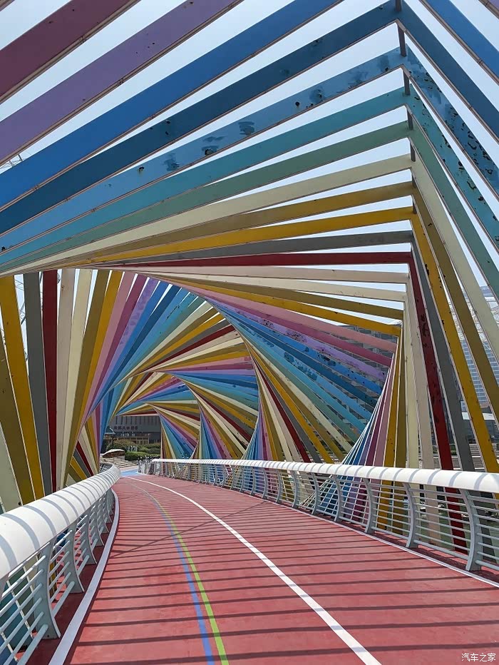 青岛网红桥~珊瑚贝壳桥,彩虹桥