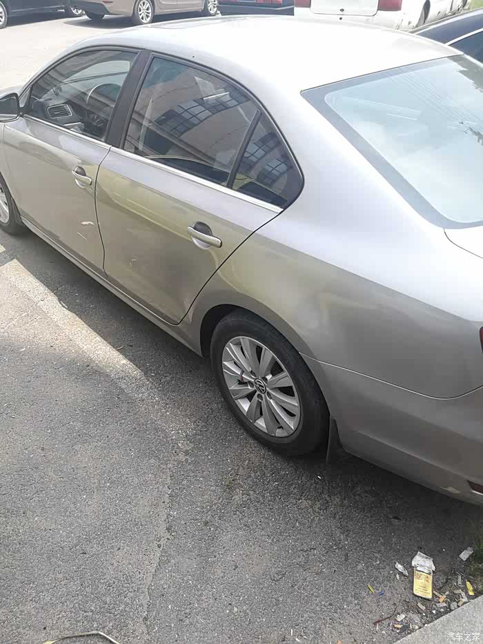 提星空银的车主,能否告知,途安的星空银,和速腾的颜色一样吗?