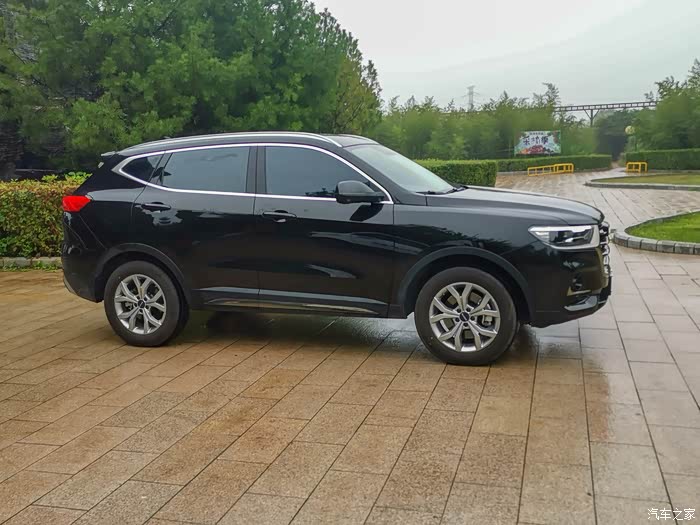 国潮版哈弗h6车身修长耐看