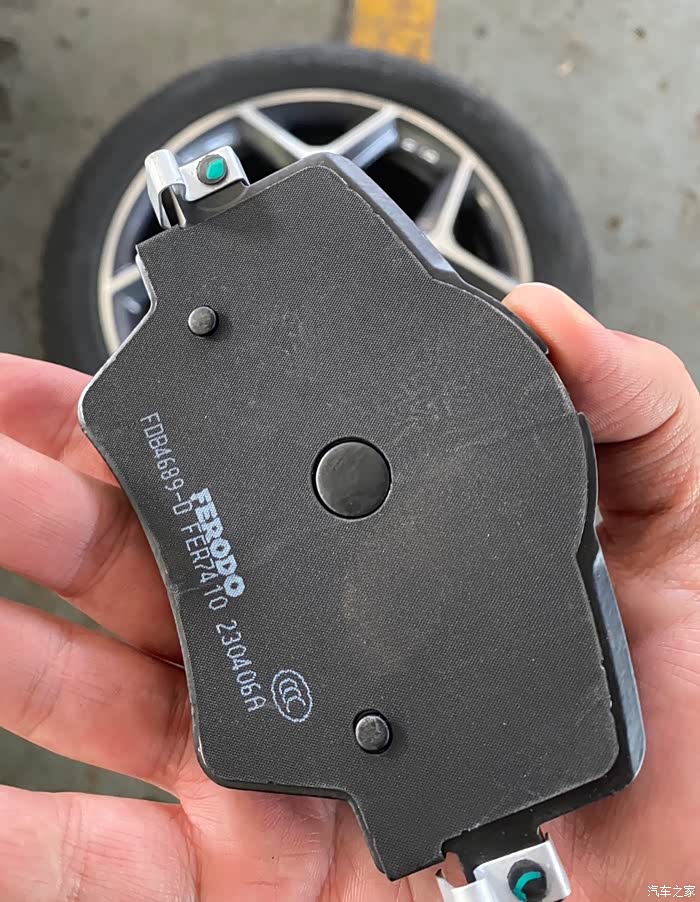 【图】19款宝马x1四驱尊享5万公里更换前刹车片_宝马x1论坛_汽车之家