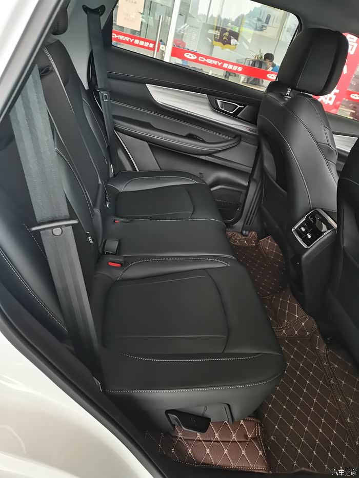 后排座椅的话一样