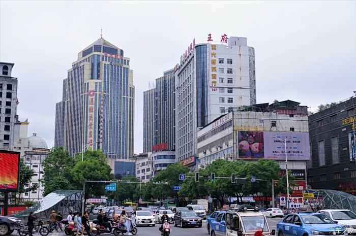 去会会怀化的安江米和粉血粑鸭      走了,还是去吃吃吃,在怀化市区