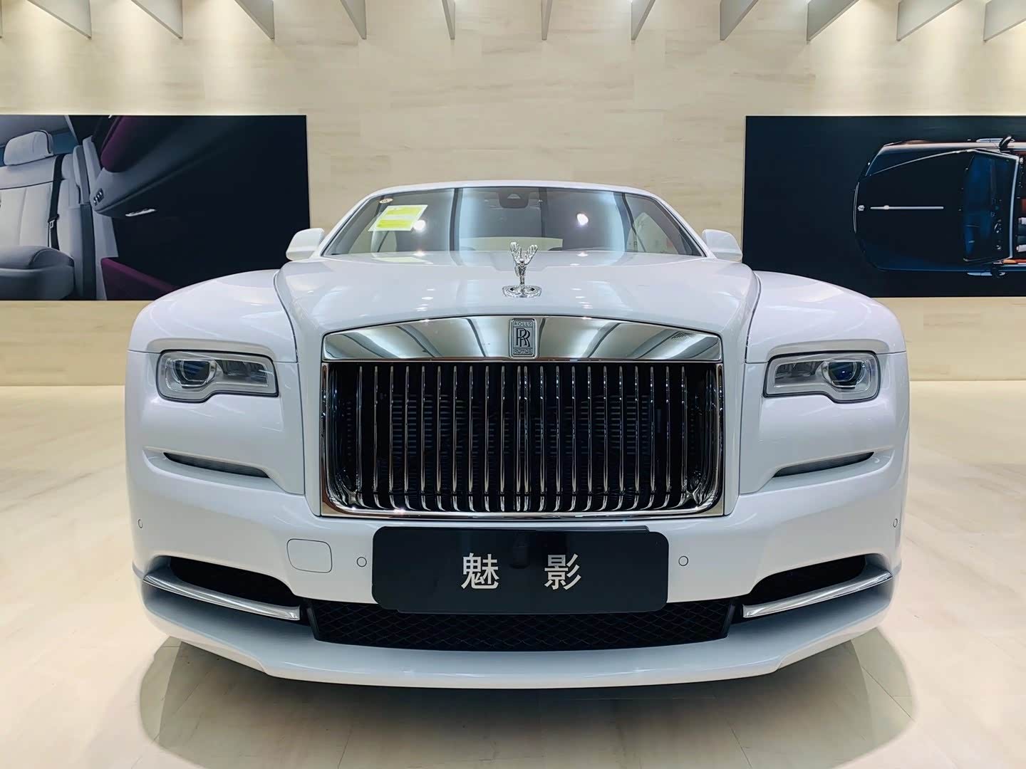劳斯莱斯魅影白红搭配完美至极.车头_劳斯莱斯论坛_手机汽车之家