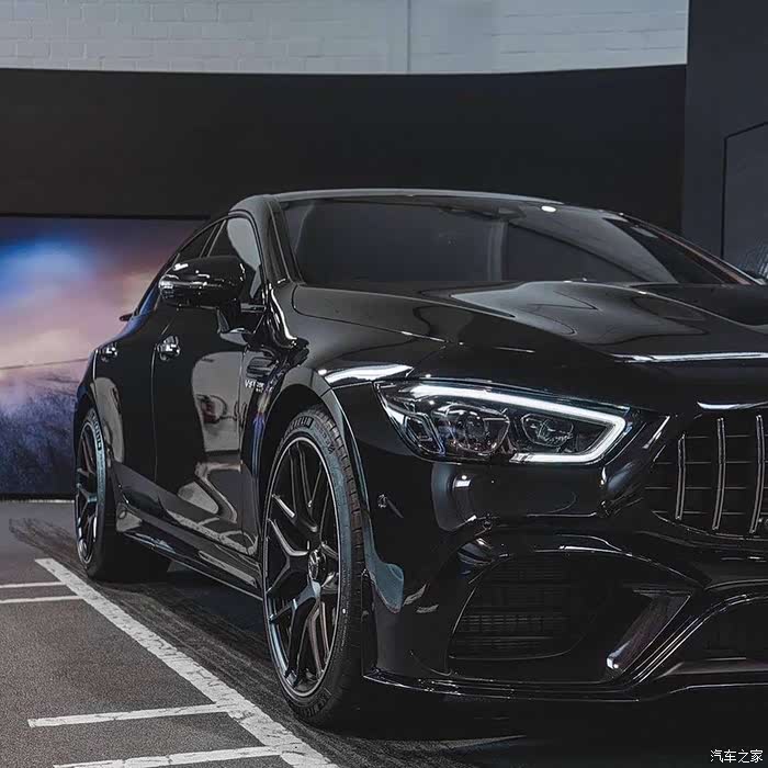 我觉得尾灯基本上继承了老cls的狐狸眼尾灯_奔驰amg论坛_汽车之家论坛