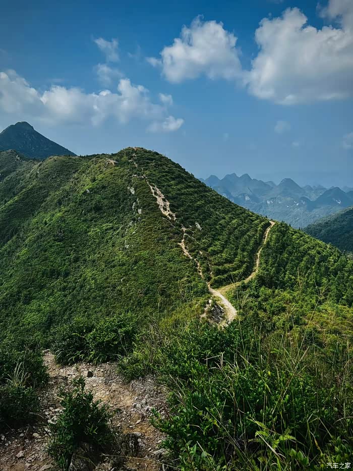 "友"你作伴星空山川尽收眼底,清远莫六公山车友会自驾露营之旅