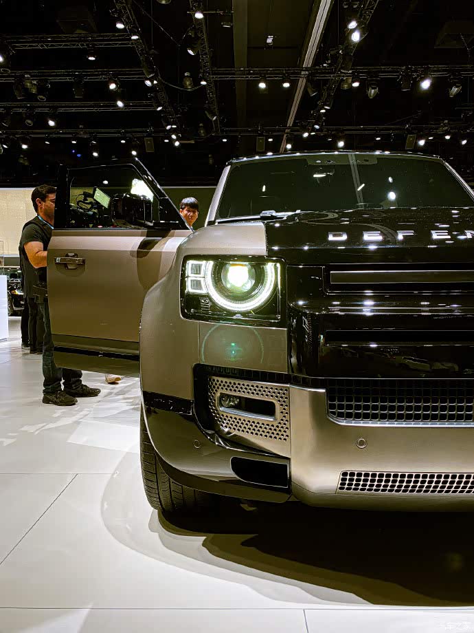 路虎卫士,威武霸气,太漂亮了.