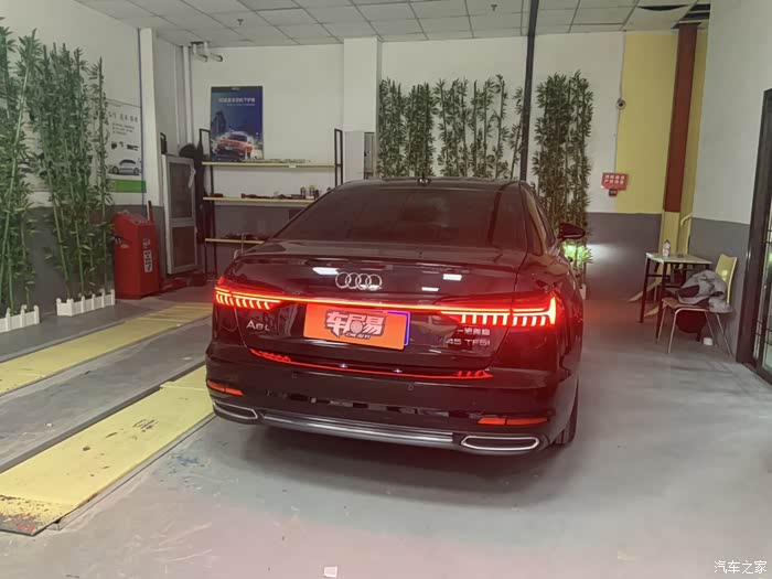 奥迪a6l贯穿尾灯电动尾门