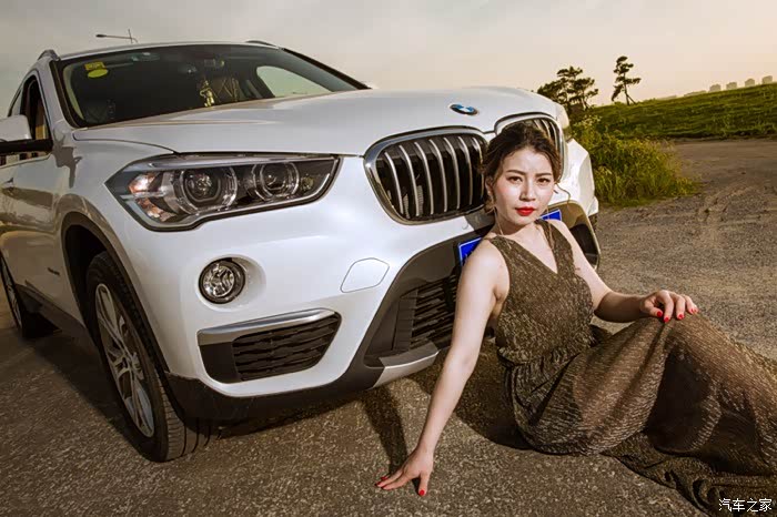 【图】看见你,喜欢你,x1媳妇当车模!_宝马x1论坛_汽车之家论坛