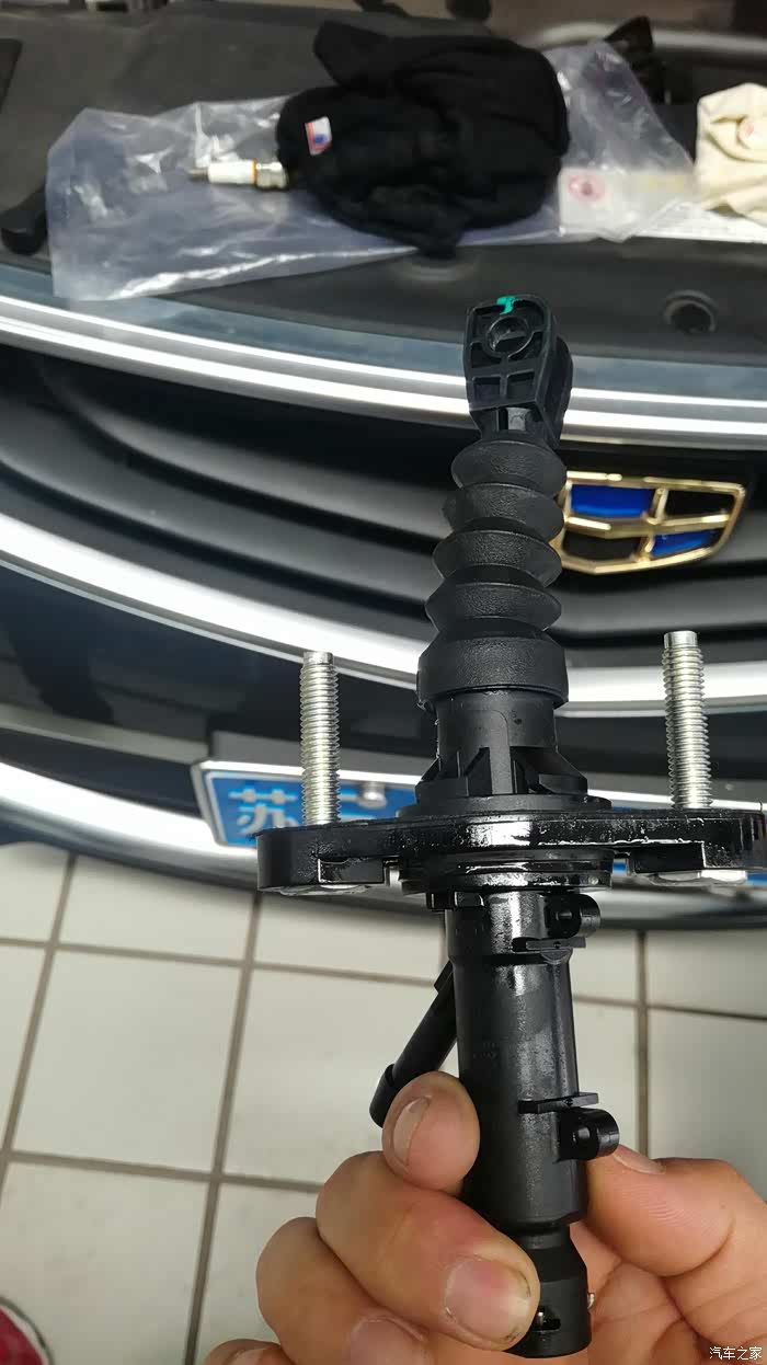 新车更换离合器总泵