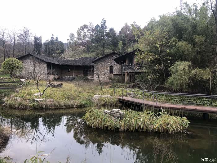 山上的玻璃房子又是哪个网红打卡地?