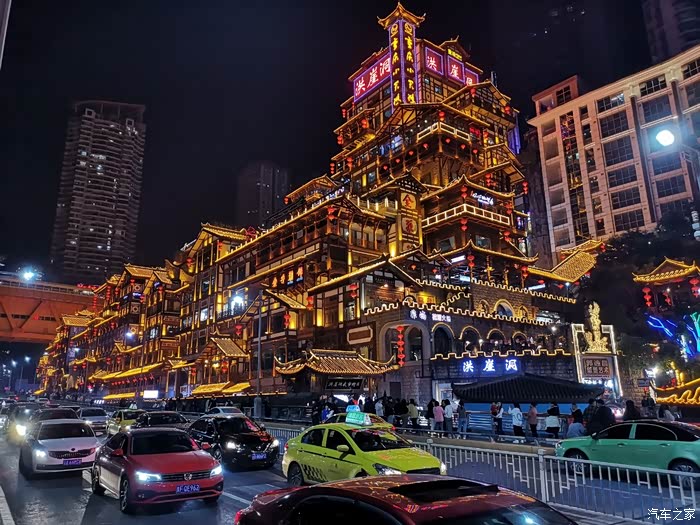 自驾游路过重庆网红打卡点洪崖洞夜景