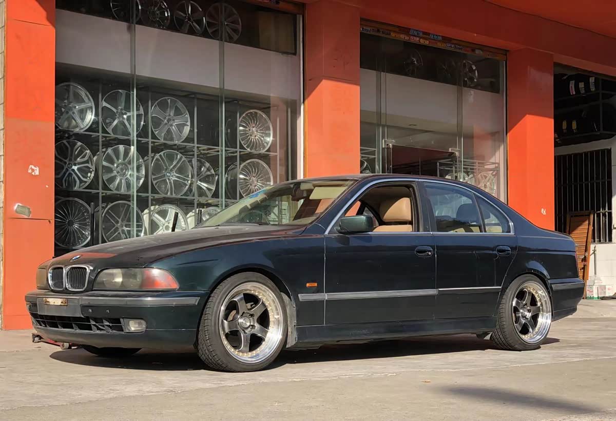 2000年宝马e39528i