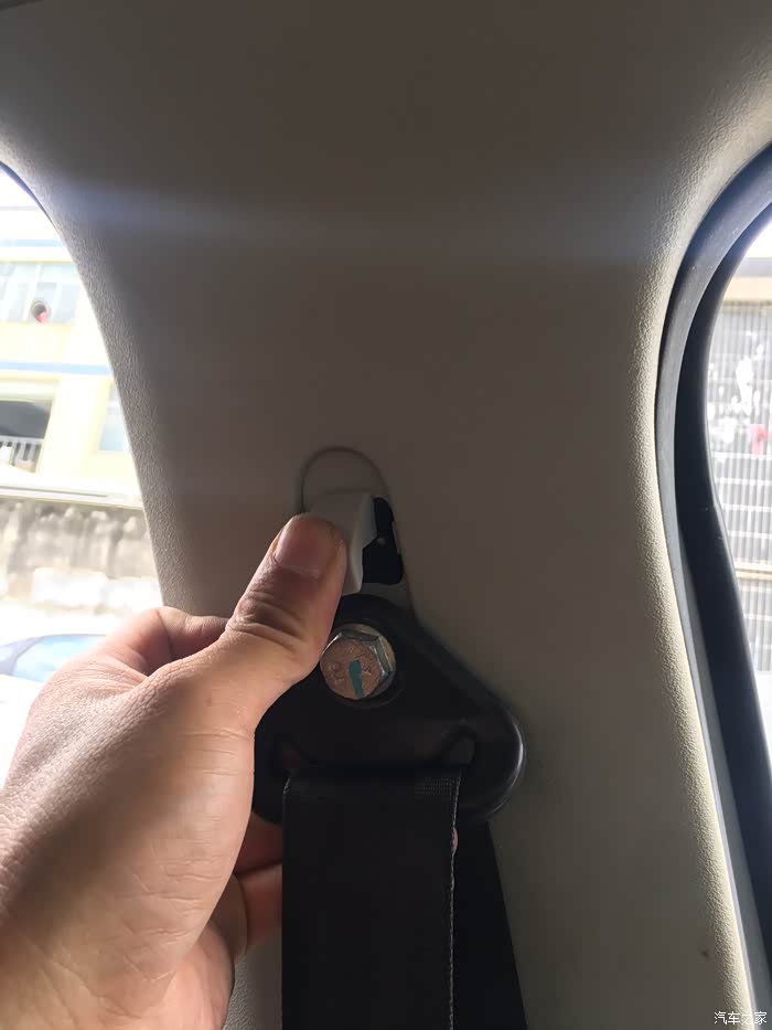 11宝来更换安全带调节卡扣