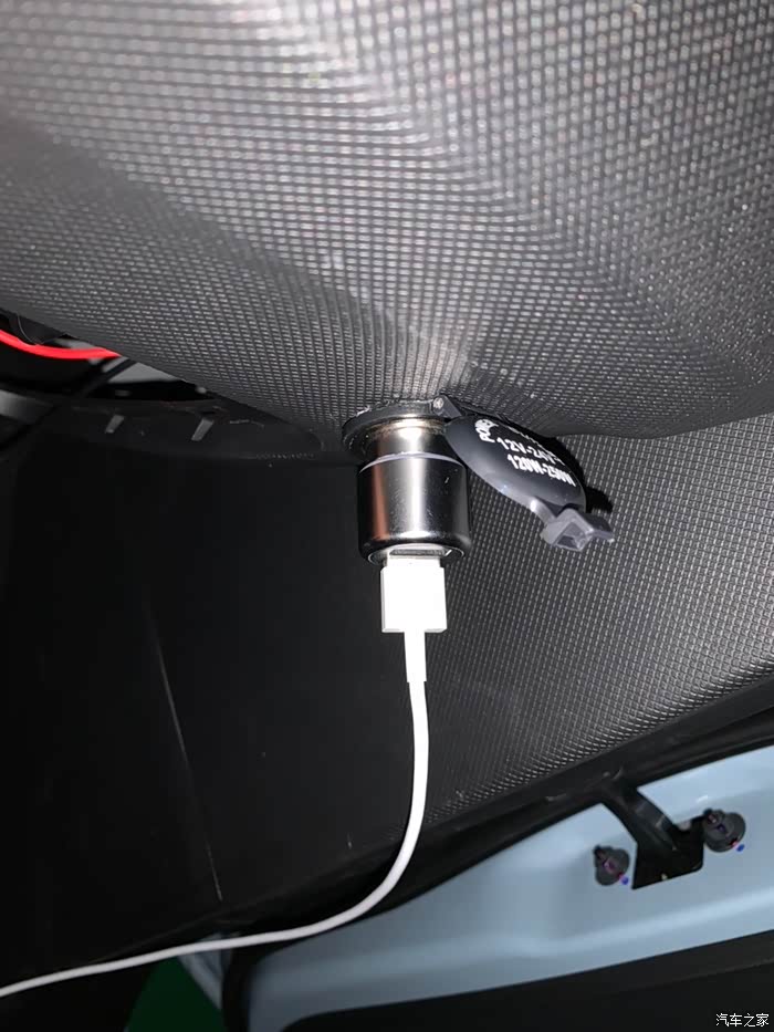 六水--五菱宏光mini加装点烟器,只发图片,爱精不精.