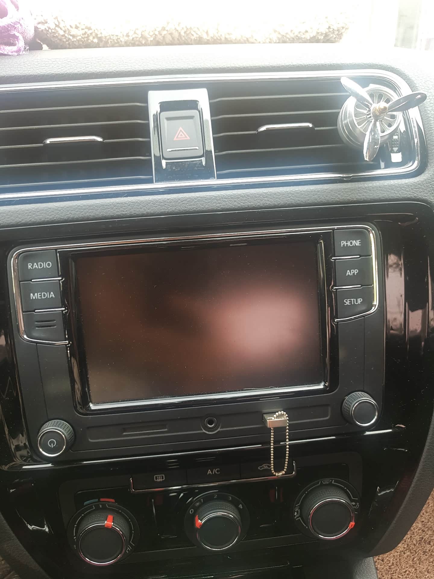 速腾中控屏幕问题