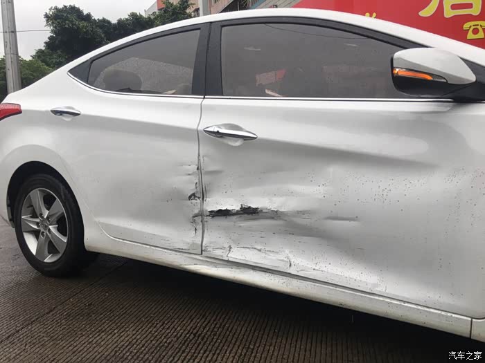 这种程度的损坏需要更换车门吗