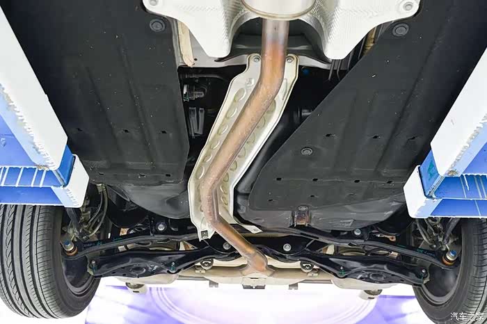 本田思域与老款有何不同把底盘拆开看