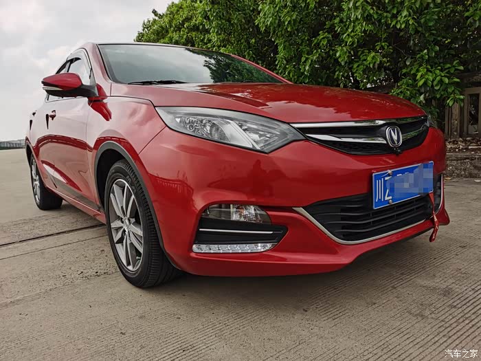 逸动xt一款兼具家用和运动的两厢轿车